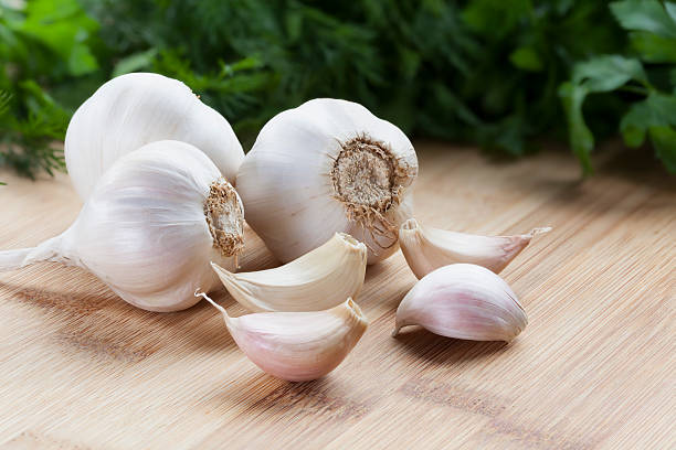Fresh garlic bulbs and cloves from Tanzania prepared for export